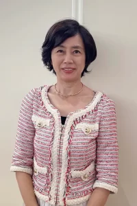 ドミニカ共和国の国旗、赤と白をあしらったジャケット。